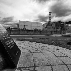 Chernobyl-4_and_the_Memorial_bw